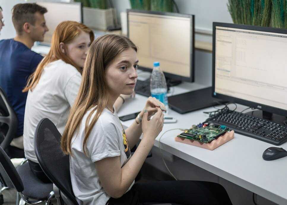 Где учиться на программиста в москве