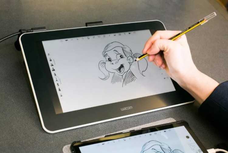 Какой графический планшет выбрать начинающему художнику? - wacom или huion? 🔻